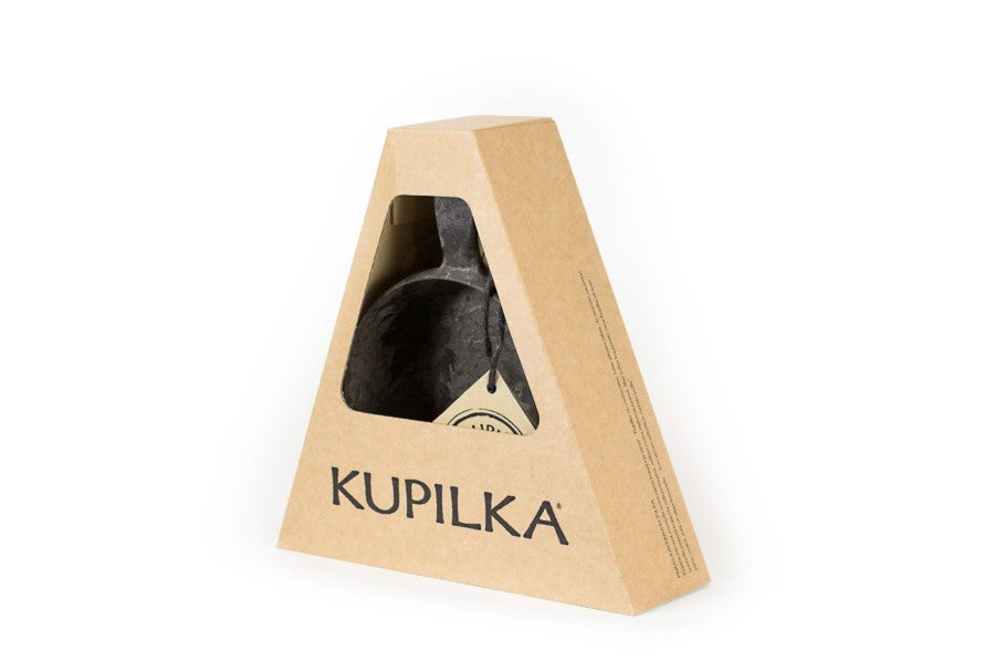 Kupilka 55 Bowl in Schwarz in der dreieckigen Kartonverpackung