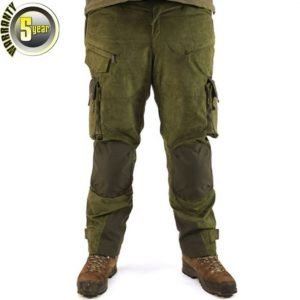 Stealth Gear Hose 2N in Waldgrün mit Wanderschuhen und einem Emblem für 5 Jahre Garantie
