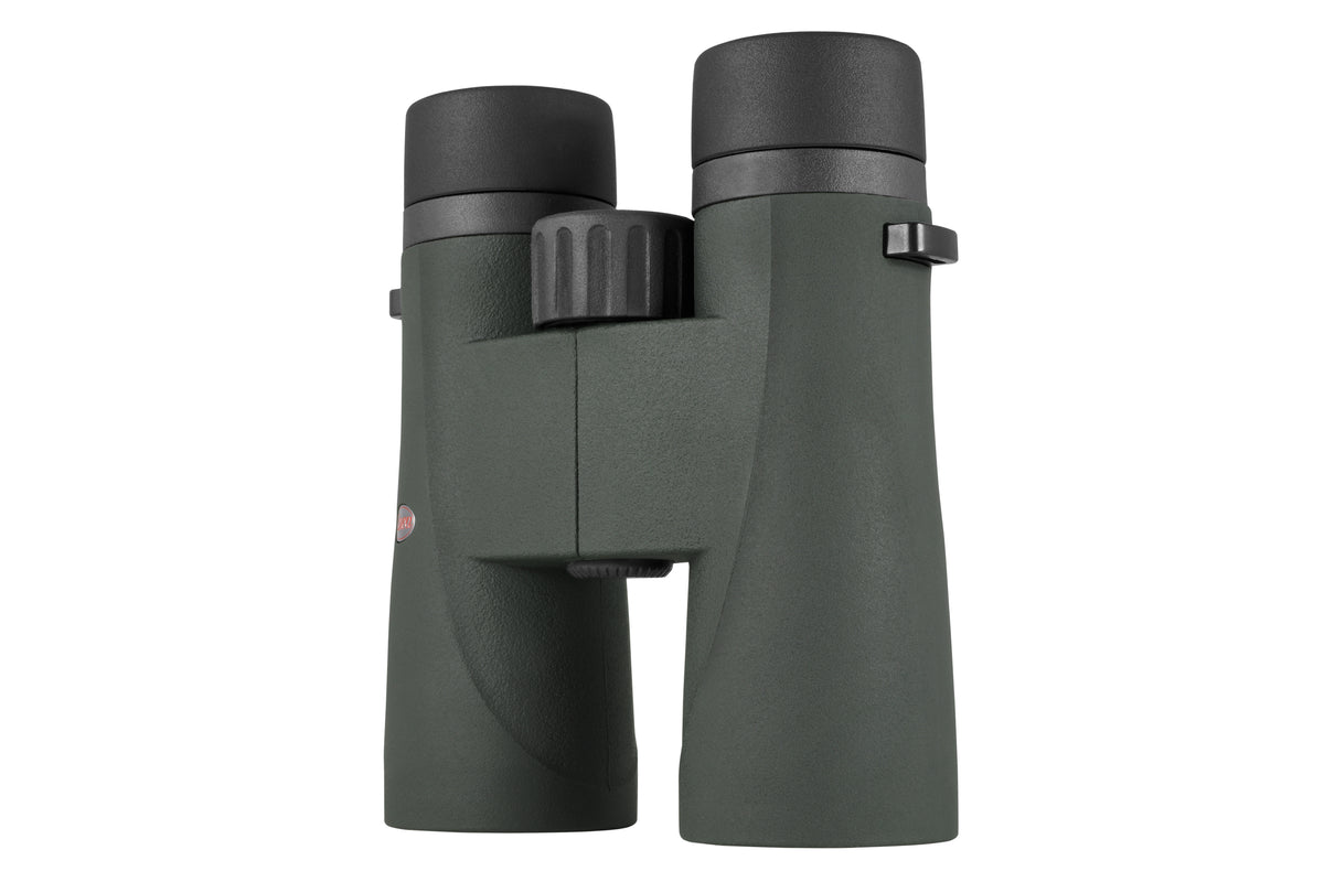 Kowa SVIII 8x42 Fernglas schräg von der rechten Seite mit dem Fokussierrad