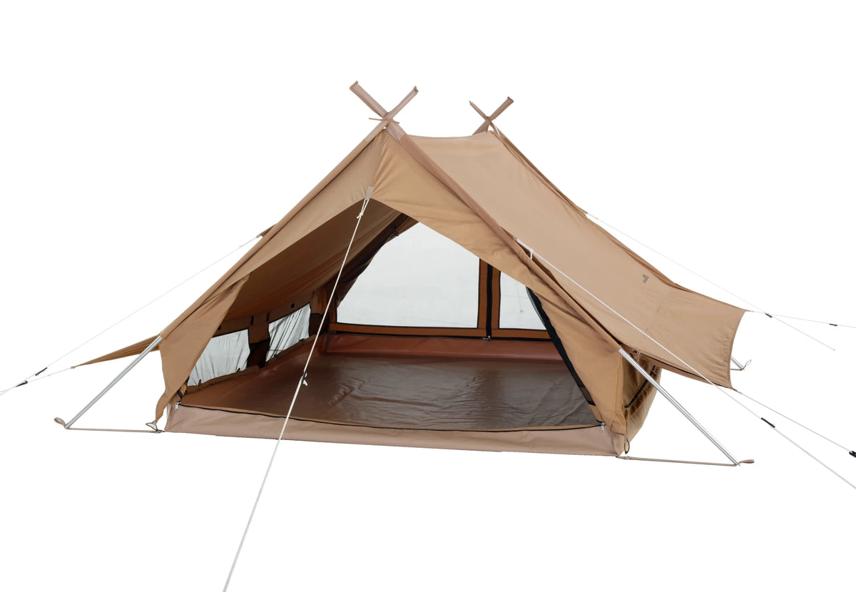 CanvasCamp Altaï mit weit geöffneter Vorderseite, Blick hinein auf den Boden und die hinteren Fenster