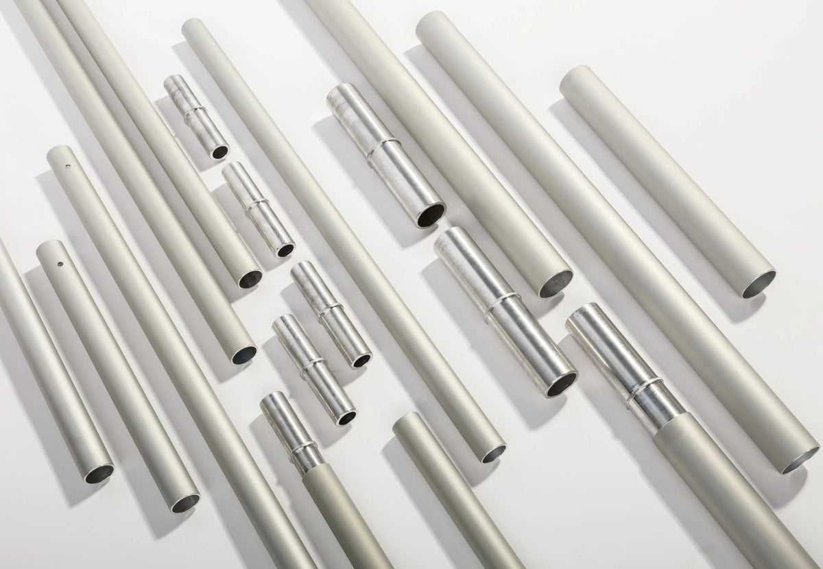 CanvasCamp Aluminium Stangenset, einzelne Aluminium-Stangenteile mit Steckverbindungen auf weißem Untergrund