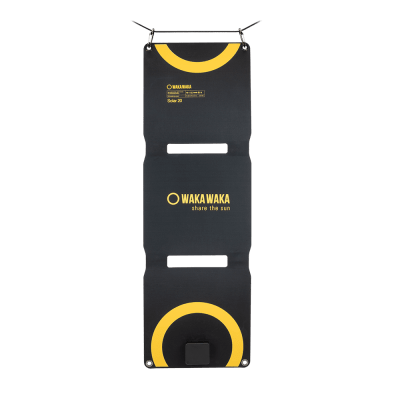 WakaWaka Solar 20 Rückseite, schwarz mit gelben Bögen und Logo, an einer Schnur hängend