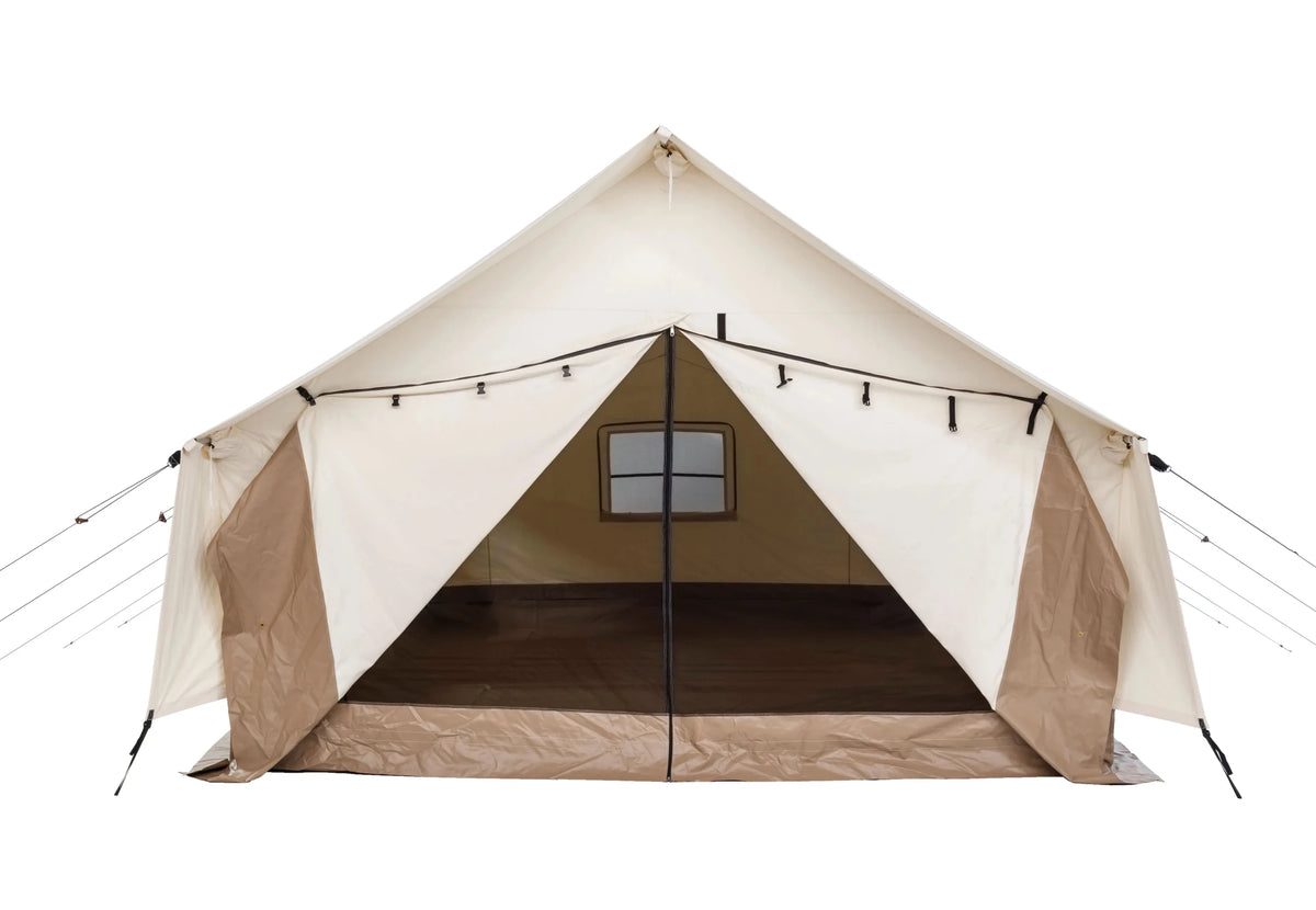 CanvasCamp Heavy Duty Safari Tent von vorn mit hochgebundenen Türbahnen und Blick ins Innere