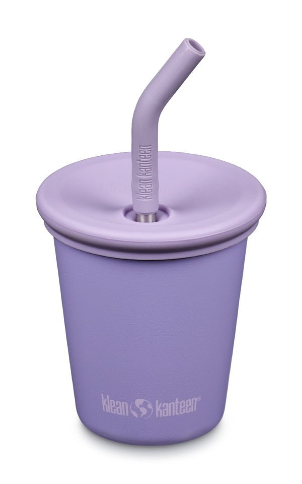 Klean Kanteen Kid Cup in Flieder mit passendem violettem Deckel und Strohhalm