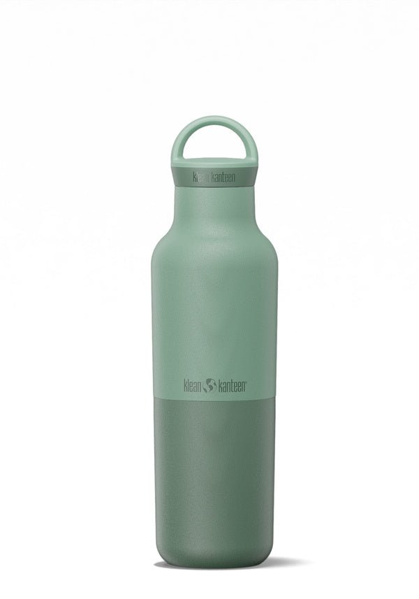 Klean Kanteen Rise Classic Wasserflasche in Salbeigrün mit dem Logo auf dem Flaschenkörper