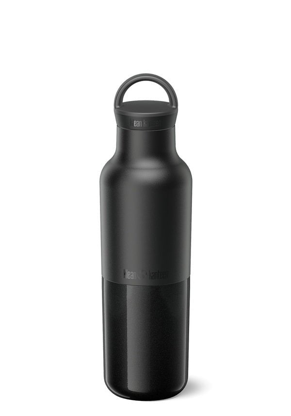 Klean Kanteen Rise Classic Wasserflasche ganz in Schwarz mit Trageschlaufe am Deckel