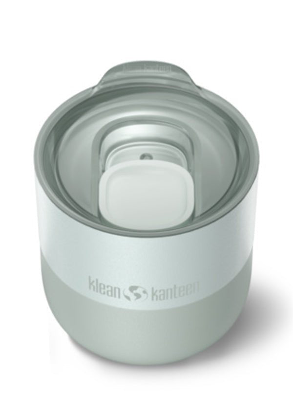 Klean Kanteen Rise Lowball Becher in Hellgrau mit transparentem Schiebedeckel