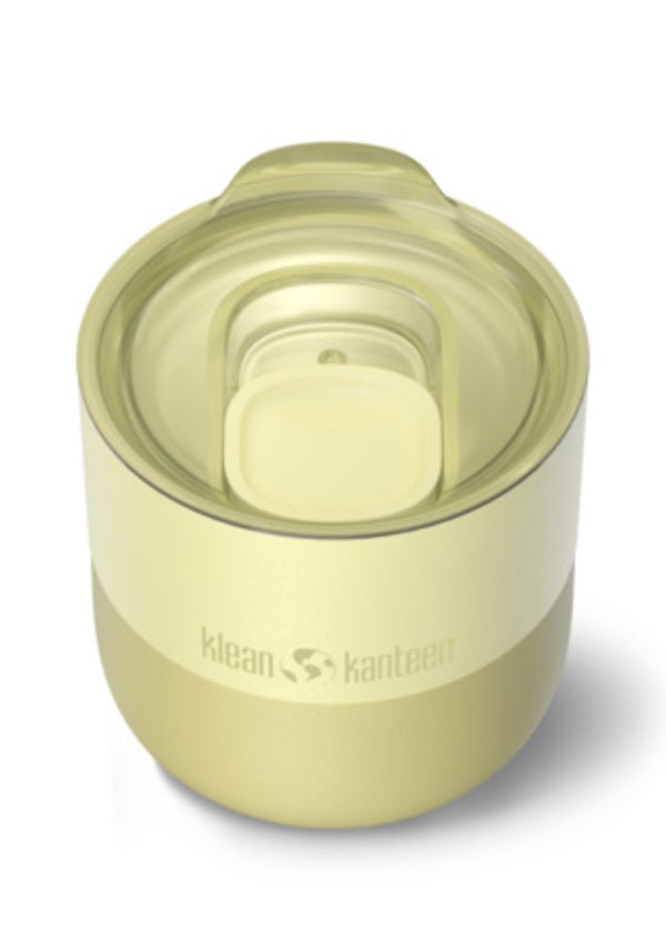 Klean Kanteen Rise Lowball Becher in Hellgelb mit transparentem Schiebedeckel