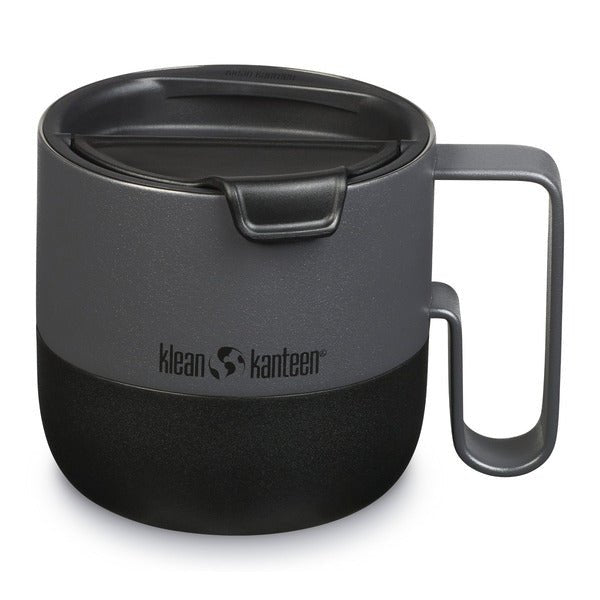 Klean Kanteen Rise Mug in Grau und Schwarz mit Flip Lid und offenem Henkel