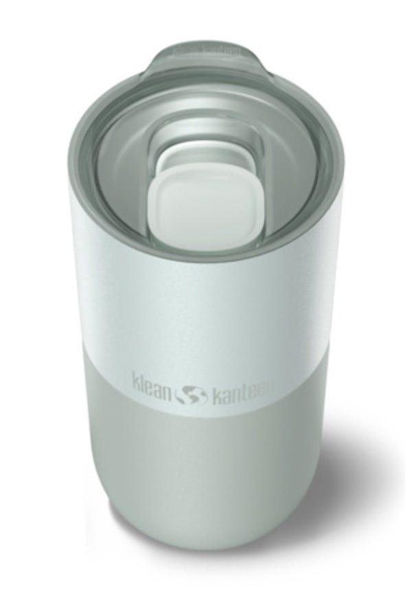 Klean Kanteen Rise Tumbler 473 ml in Hellgrau mit transparentem Schiebedeckel