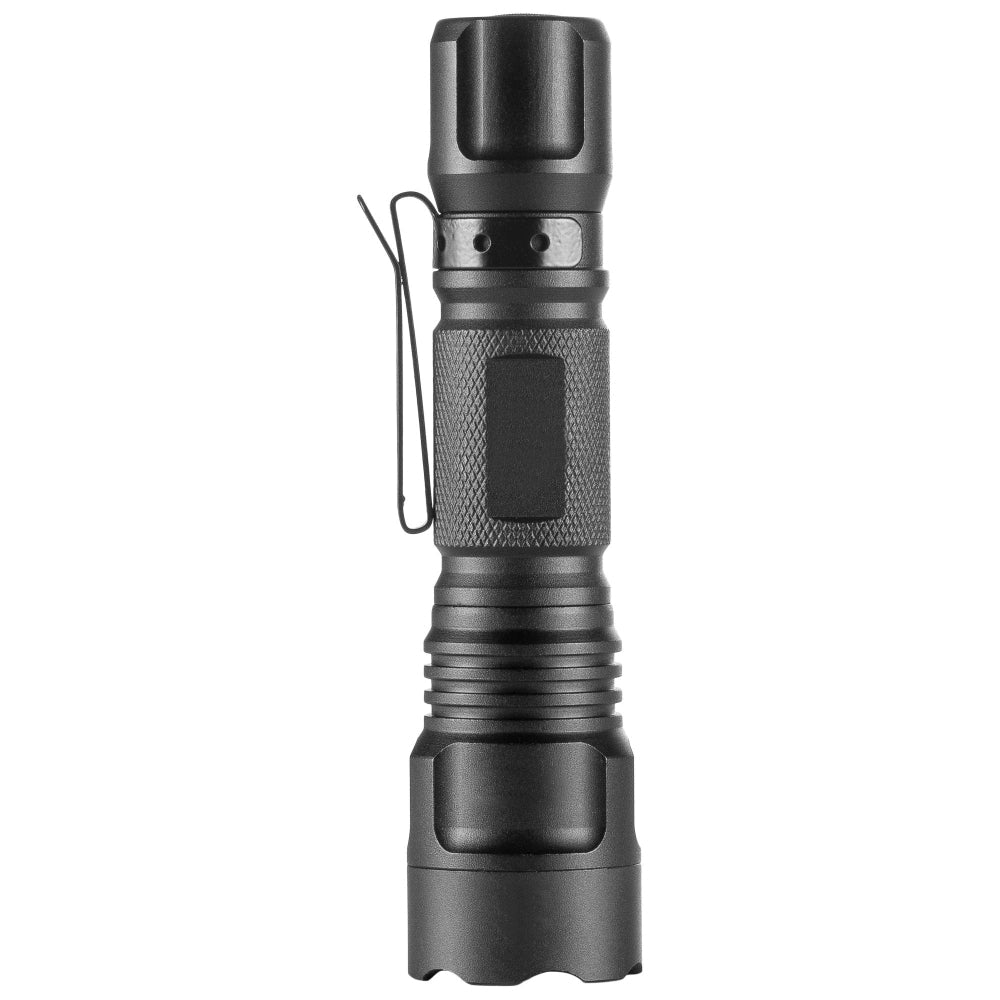 Mactronic Black Eye Mini Taschenlampe in Schwarz mit Gürtelclip, aufrecht von der Seite gesehen