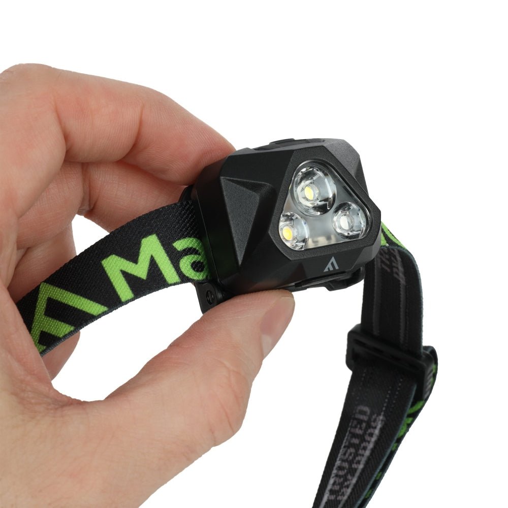 Mactronic Illuma Lampenkopf mit drei LEDs zwischen Daumen und Fingern gehalten