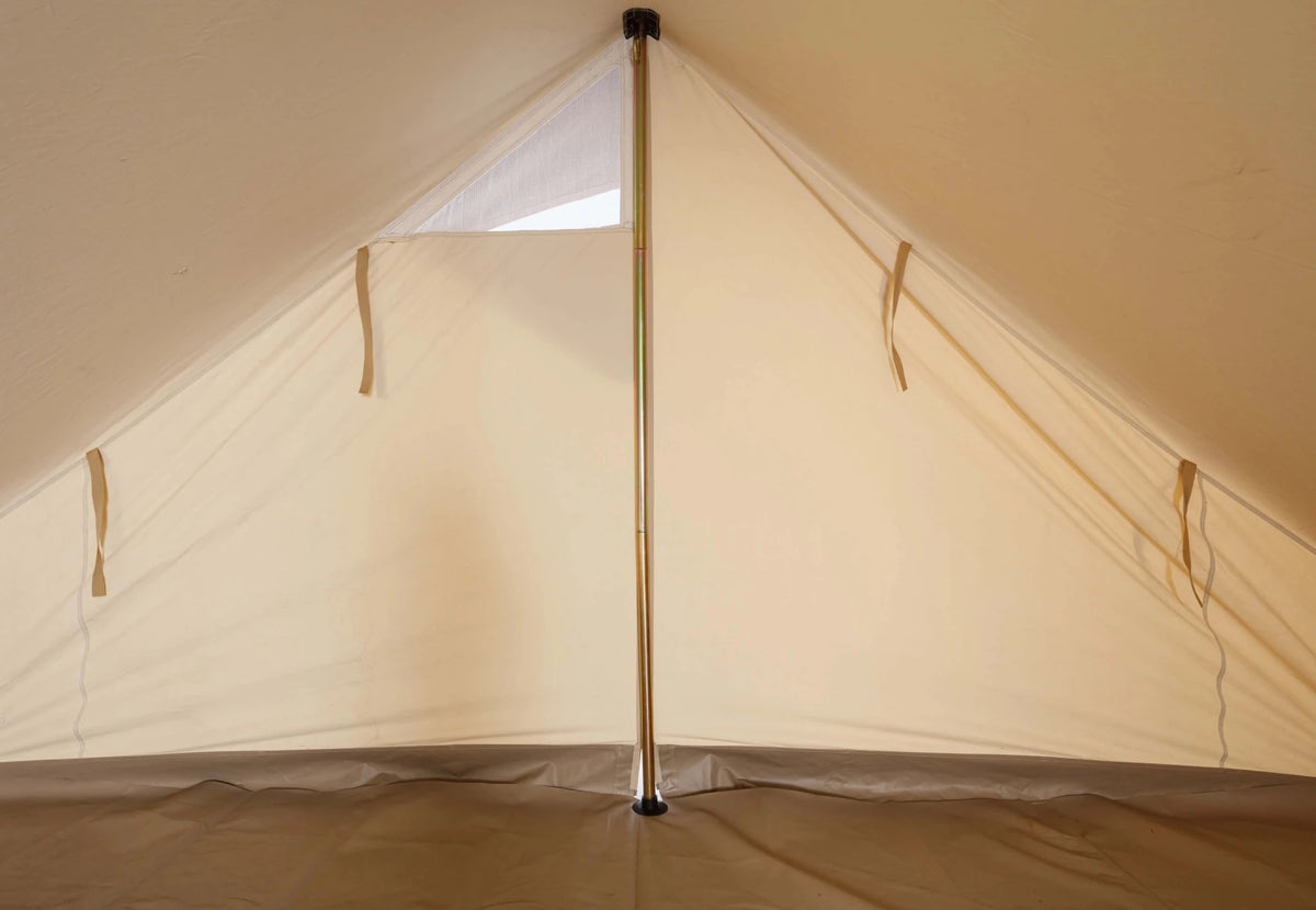 CanvasCamp Apex 4 x 6 Innenseite der geschlossenen Stirnwand mit Mittelstange und Schlaufen