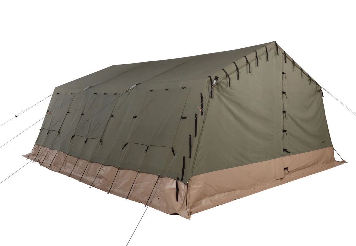 CanvasCamp Mess Apex 5 x 6 schräg von hinten mit geschlossener Seitenwand und Abspannleinen