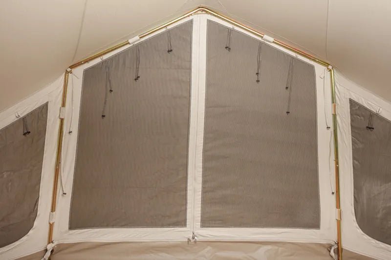 CanvasCamp Sibley Apex 520 Panorama Vorderwand von innen mit Netzpaneelen und Rahmen