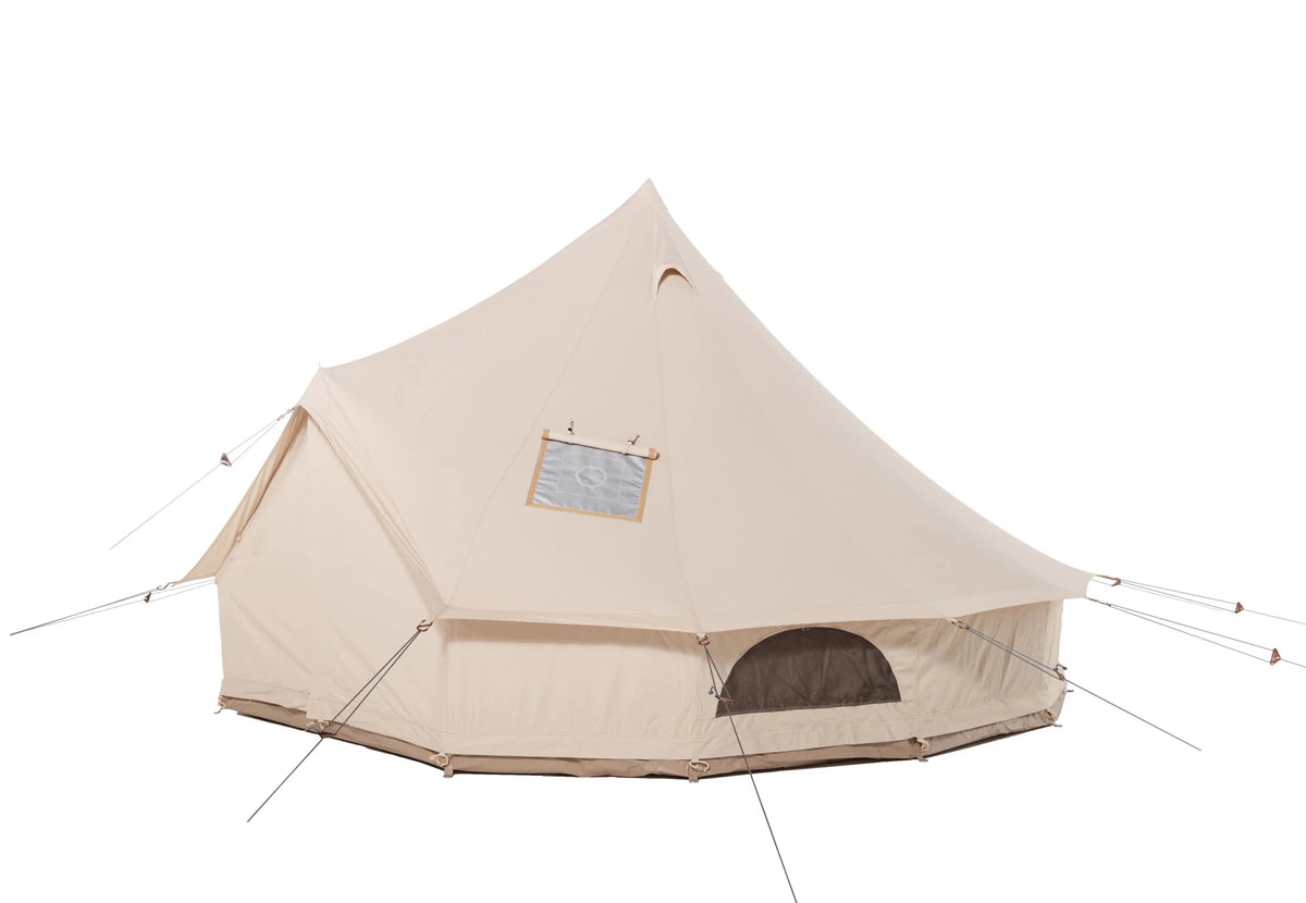 CanvasCamp Sibley Apex 400 von hinten mit einer rechteckigen Luke im Dach und einem Fenster unten