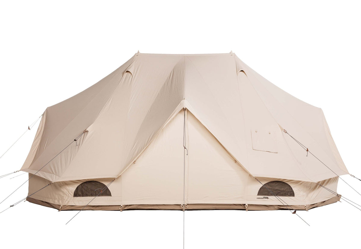 Sibley Apex 600 Twin, Glockenzelt aus beigem Canvas mit zwei Spitzen, von vorne mit geschlossener Tür