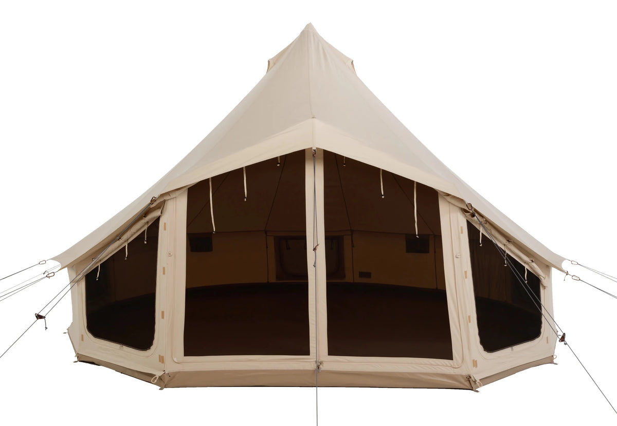 CanvasCamp Sibley Apex 620 von vorne mit hochgerollter Tür und Seitenwänden aus Moskitonetz