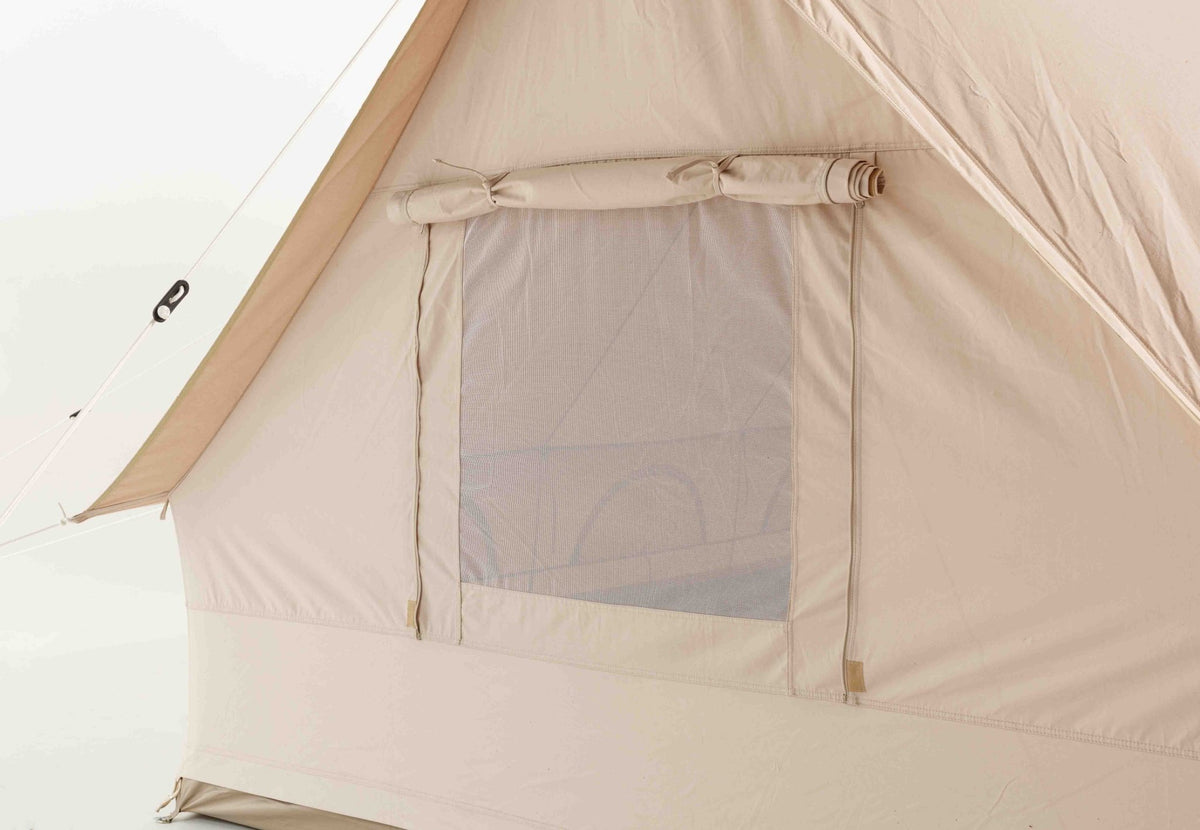CanvasCamp Sibley Traveller 600 Twin, Netzfenster mit einer hochgerollten Klappe auf der Außenseite