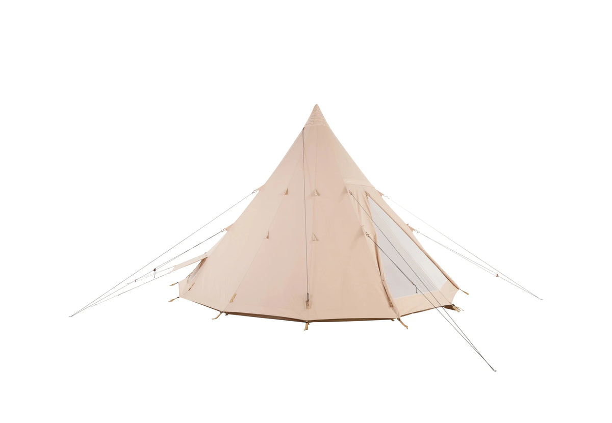 CanvasCamp Traveller 500 Tipi von der Seite mit einer ausgestellten Fensterklappe
