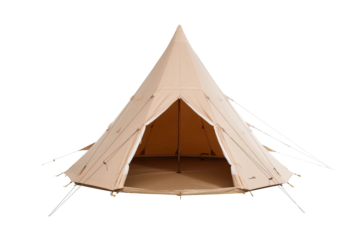 CanvasCamp Traveller 500 Tipi mit aufgeschlagener Tür und Blick ins Innere