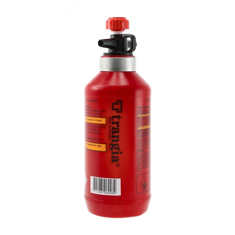 Trangia Brennstoffflasche, rote Flasche mit schwarzem Ausgießer und roter Kappe, Logo an der Seite