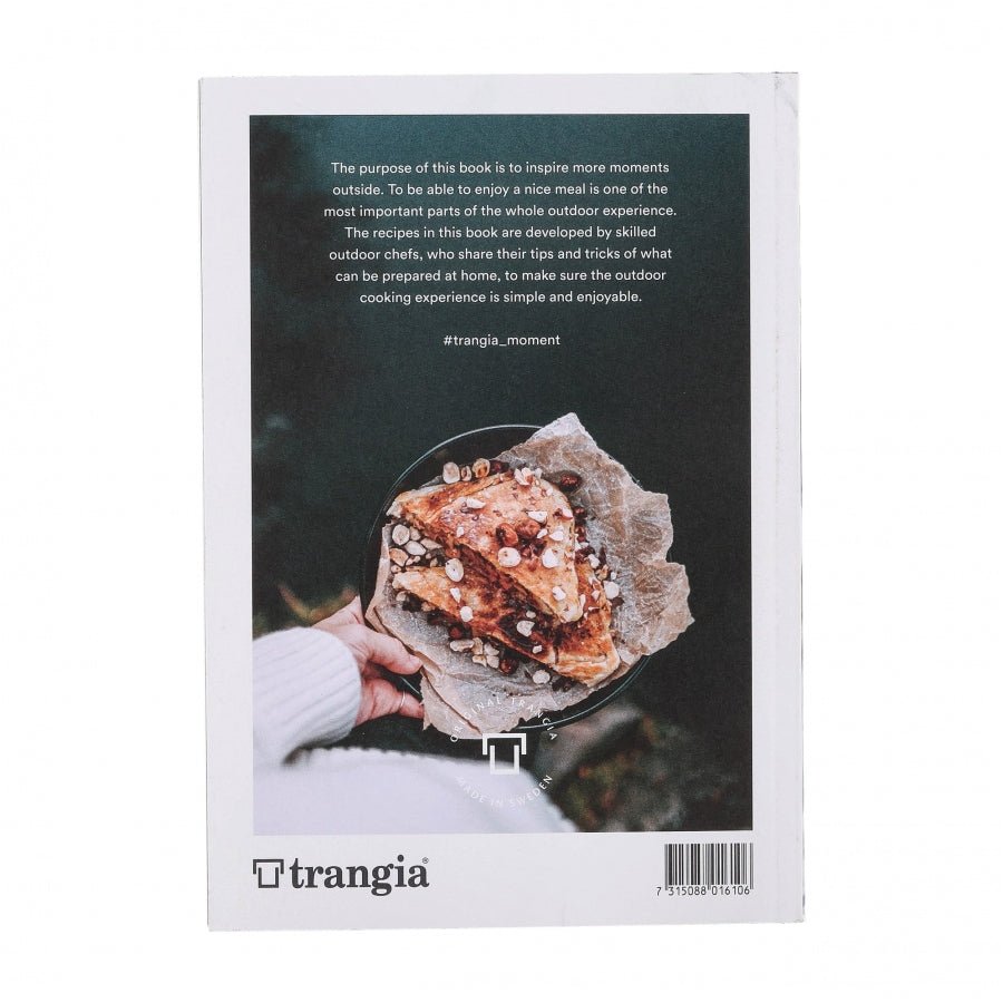 Trangia Moment Kochbuch, Rückseite mit einem Teller gebackenem Apfelkuchen und kurzem Text