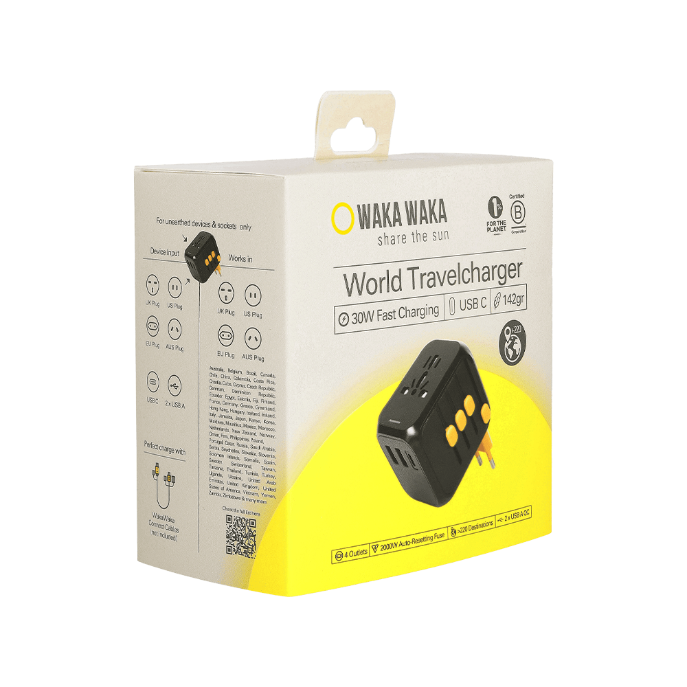 WakaWaka Travelcharger universeller Reisestecker in der Verpackung mit der Aufschrift World Travelcharger