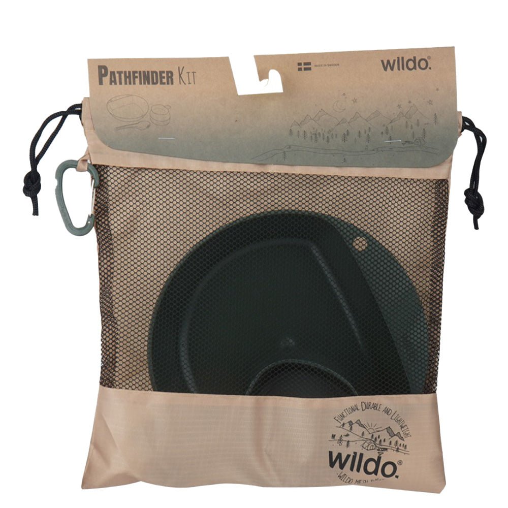Wildo Pathfinder Camping Kit in der Verpackung, ein Beutel mit Netzfenster, Kordelzug und Karabiner