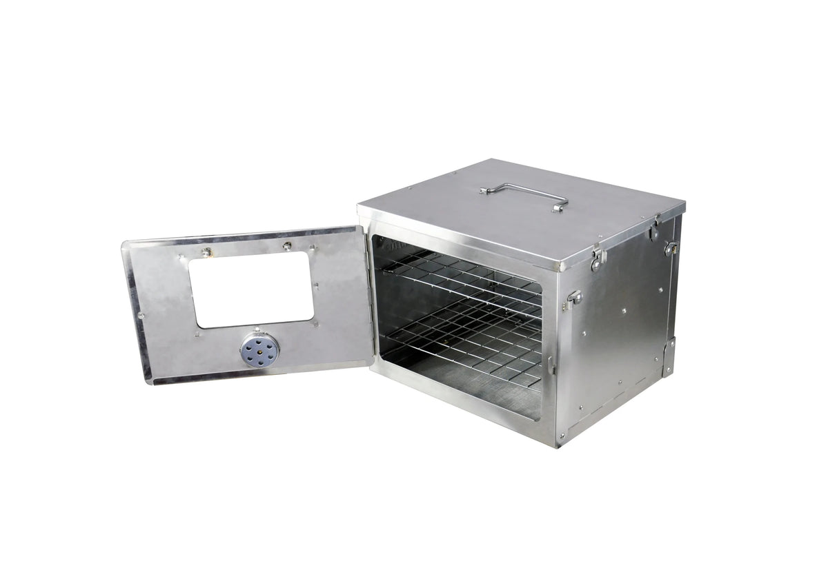 Winnerwell Fastfold Oven mit geöffneter Tür und einem Rost im Inneren