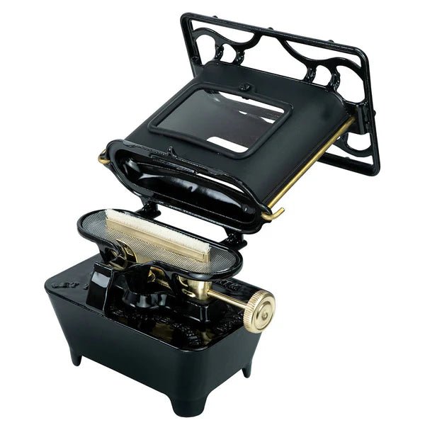 Winnerwell Iron Camping Cooker Stove aufgeklappt, mit sichtbarem Brenner und Messingknopf