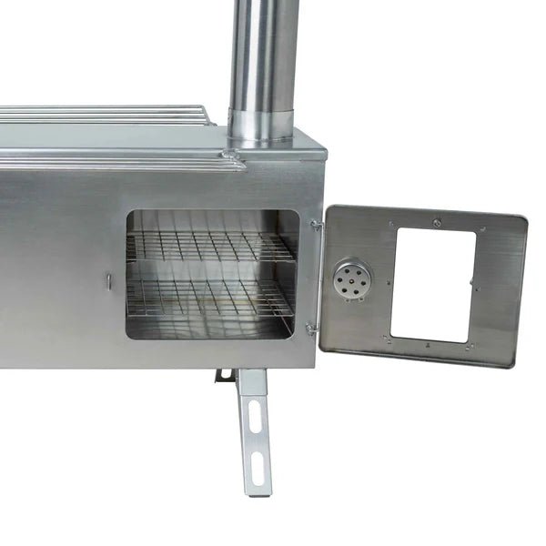Winnerwell Ovenstove mit geöffneter Backofentür und zwei Rosten im Backofen