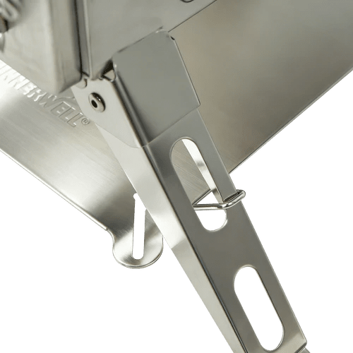 Winnerwell Heat Shield, Detail des Hakens, der am Ofenbein befestigt ist