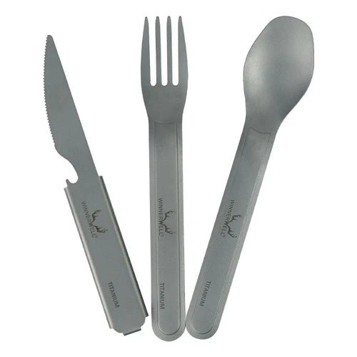 Winnerwell Titanium Cutlery Set mit Messer, Gabel und Löffel schräg aufgefächert
