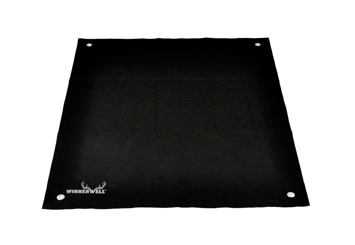 Winnerwell Feuerschutzmatte, schwarze quadratische Matte mit Ösen in den Ecken und dem Hirschlogo