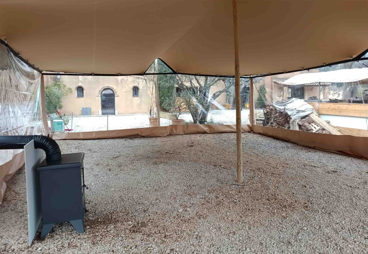 CanvasCamp Seitenwand Stretch Tent Q2/Q3 von innen mit Zeltofen und Kiesboden