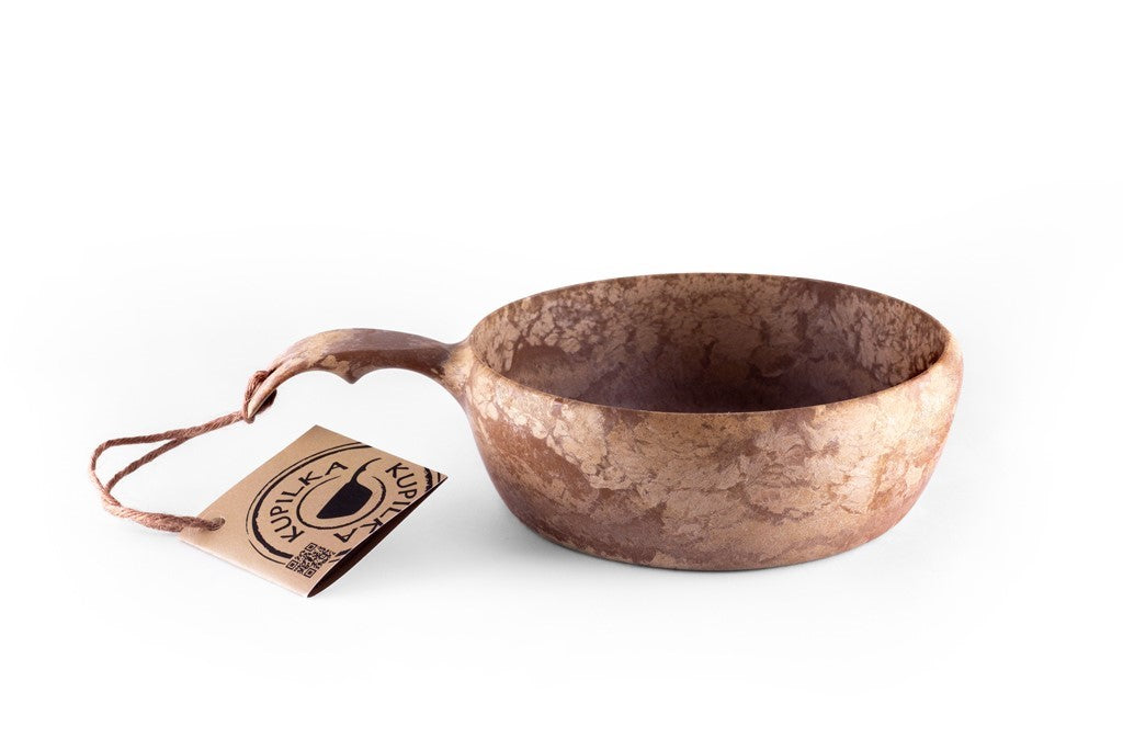 Kupilka 55 Bowl in Naturbraun, Schale mit Griff, Kordel und Kartonanhänger