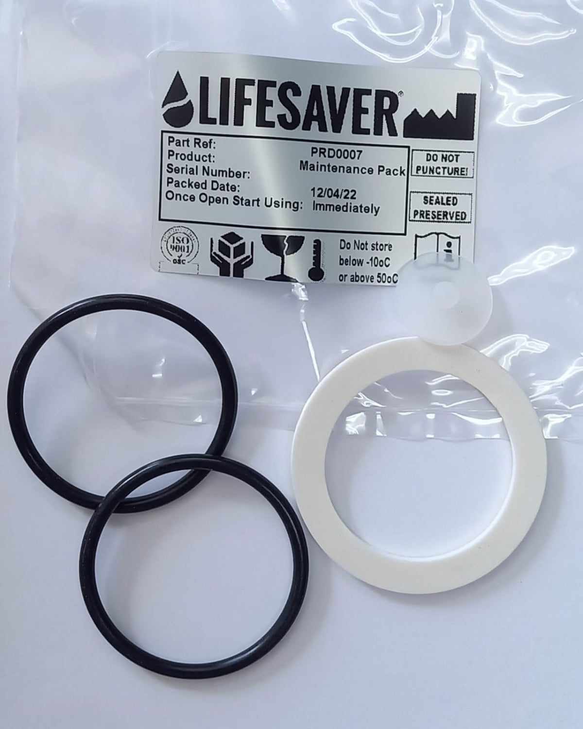Lifesaver Jerrycan Wartungsset, zwei schwarze Dichtringe und ein weißer Ring in einem Beutel