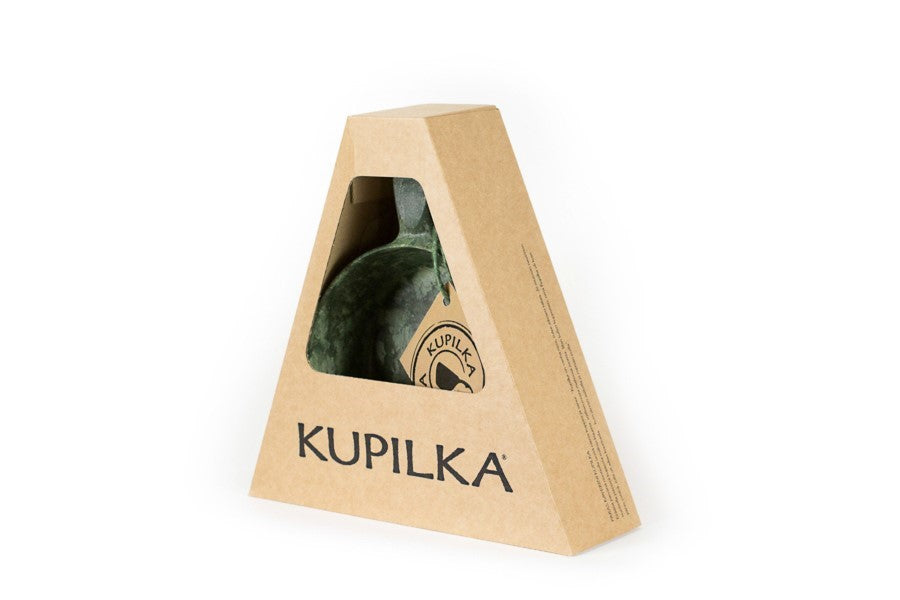 Kupilka 55 Bowl in Grün in der dreieckigen Kartonverpackung mit Kupilka Logo