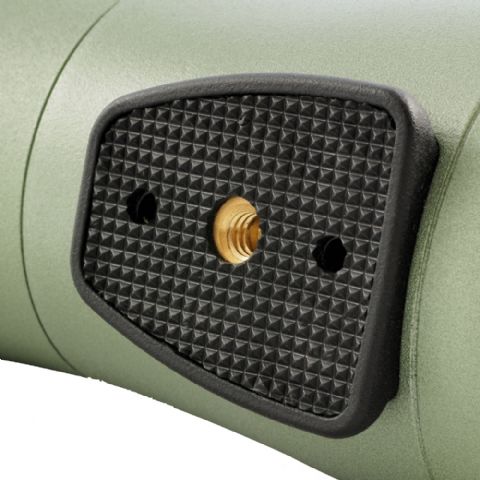Kowa TSN-553 Prominar Detail der Stativplatte mit goldfarbenem Schraubloch an der Unterseite