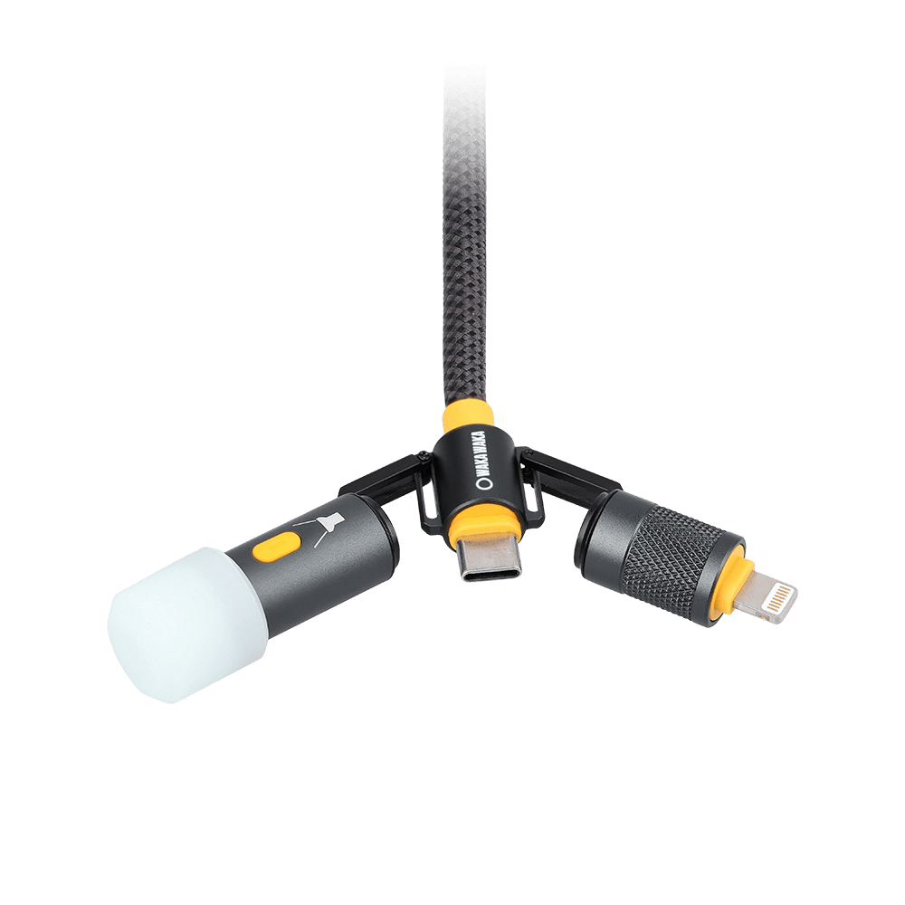 WakaWaka Connect Pro von unten mit Lampe, USB-C-Stecker und Lightning-Aufsatz