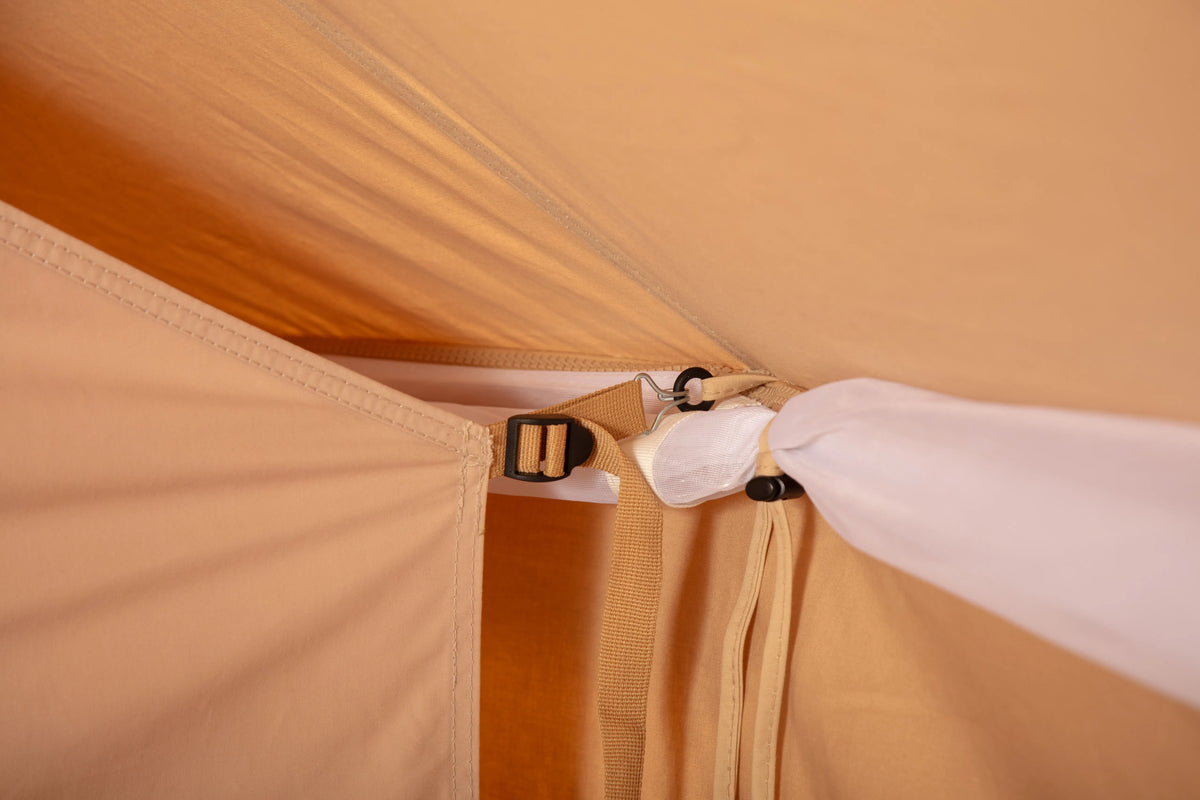CanvasCamp Sibley Bell Tent Trennwand mit Schnalle und Gurt oben an der Zeltwand