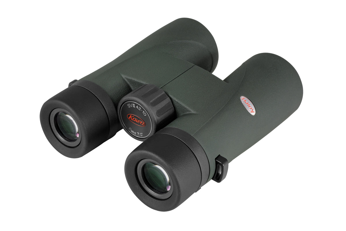 Kowa SVIII 10x42 von hinten mit den Okularen und dem Fokussierrad mit rotem Logo