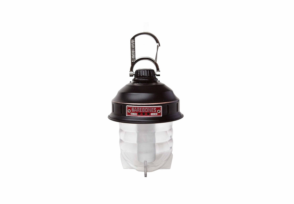 Barebones Beacon Campinglampe in Schwarz mit Karabiner oben und geripptem Lampenschirm