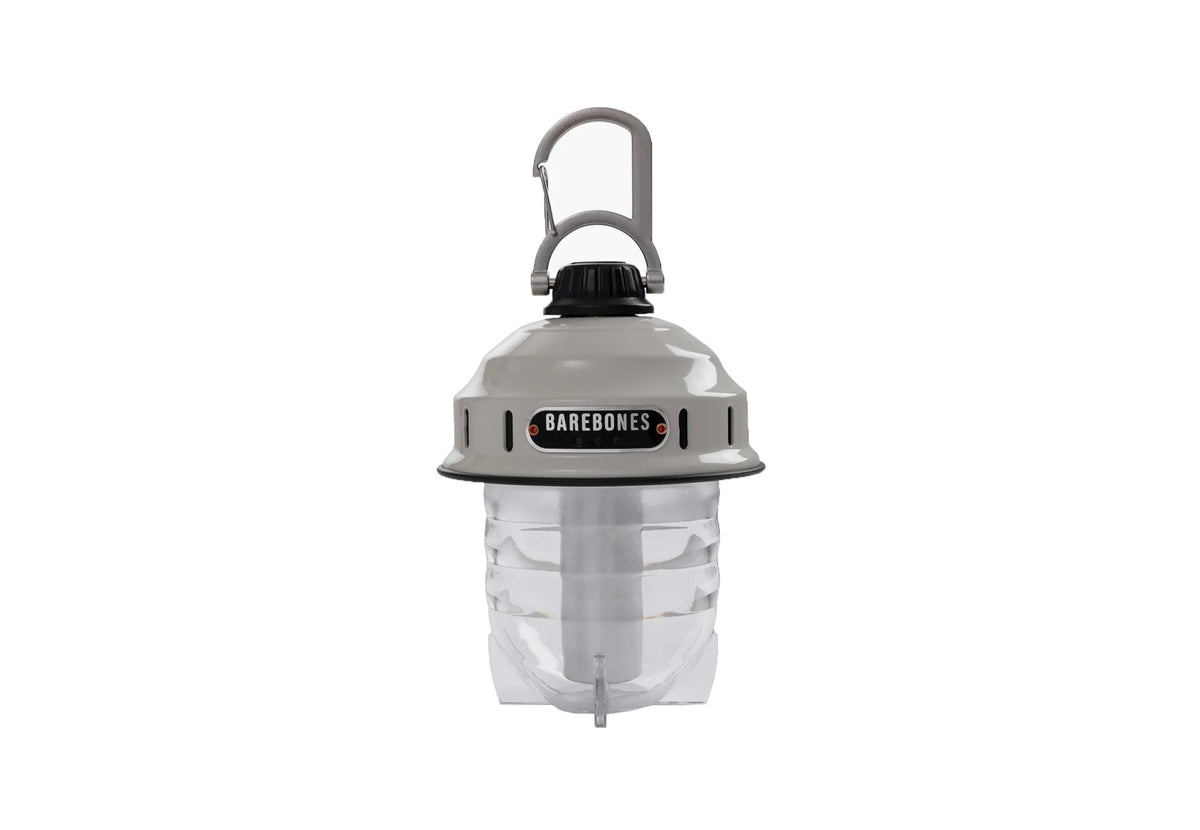 Barebones Beacon Campinglampe in Hellgrau mit Karabiner zum Aufhängen