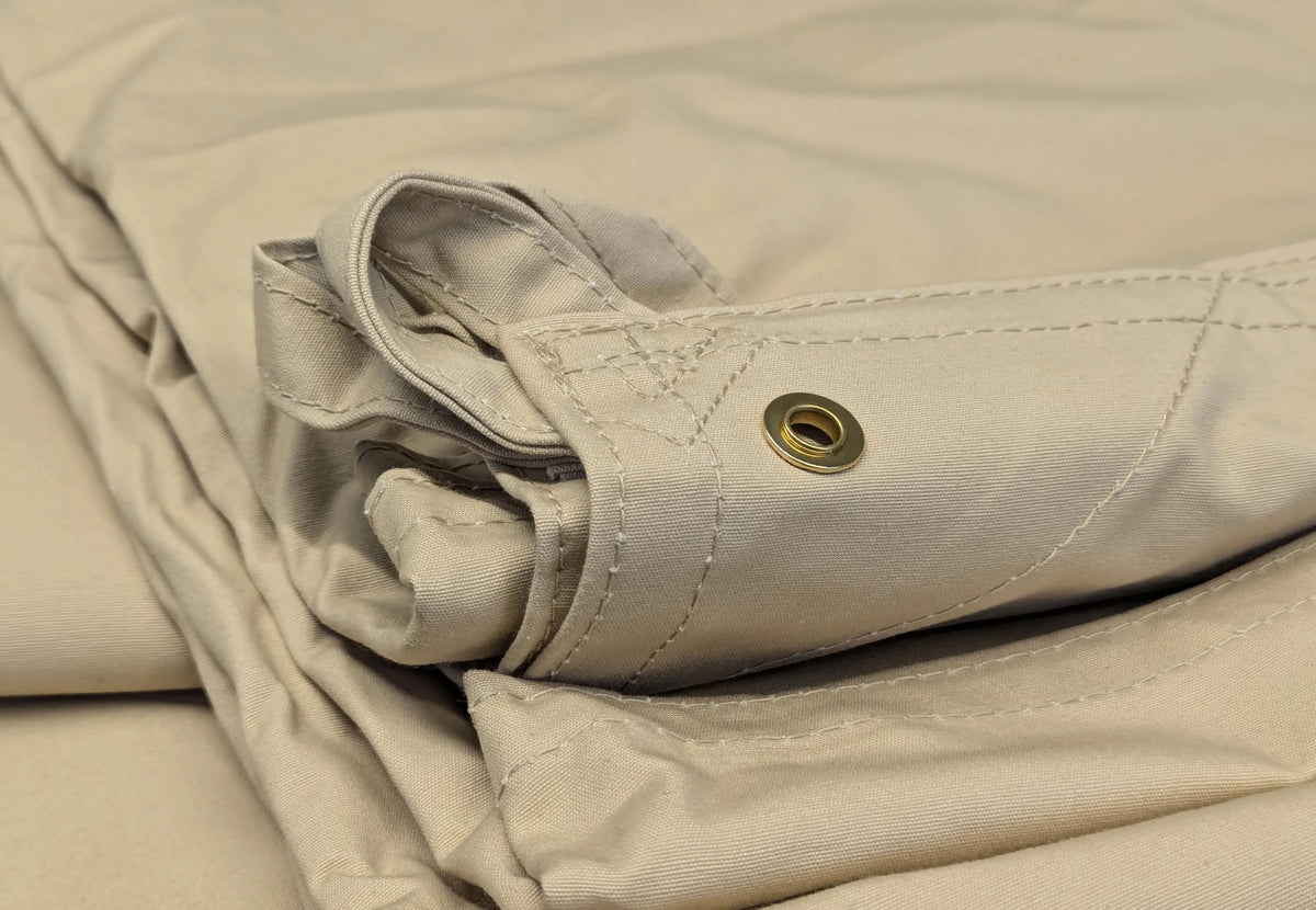 CanvasCamp Classic All Purpose Shelter, Detail des umgeschlagenen Rands mit Metallöse
