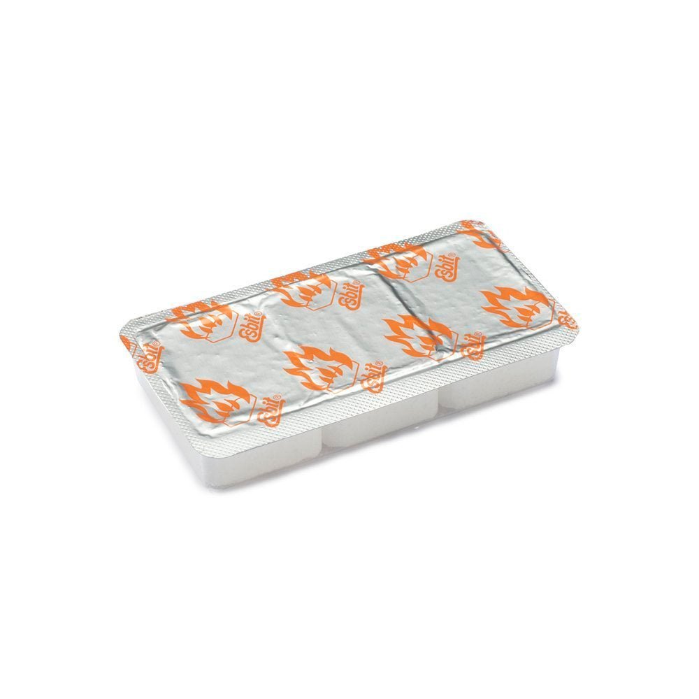Esbit Brennstofftabletten 6x14g, geschlossener Blister mit kleinen orangefarbenen Flammen auf der Folie