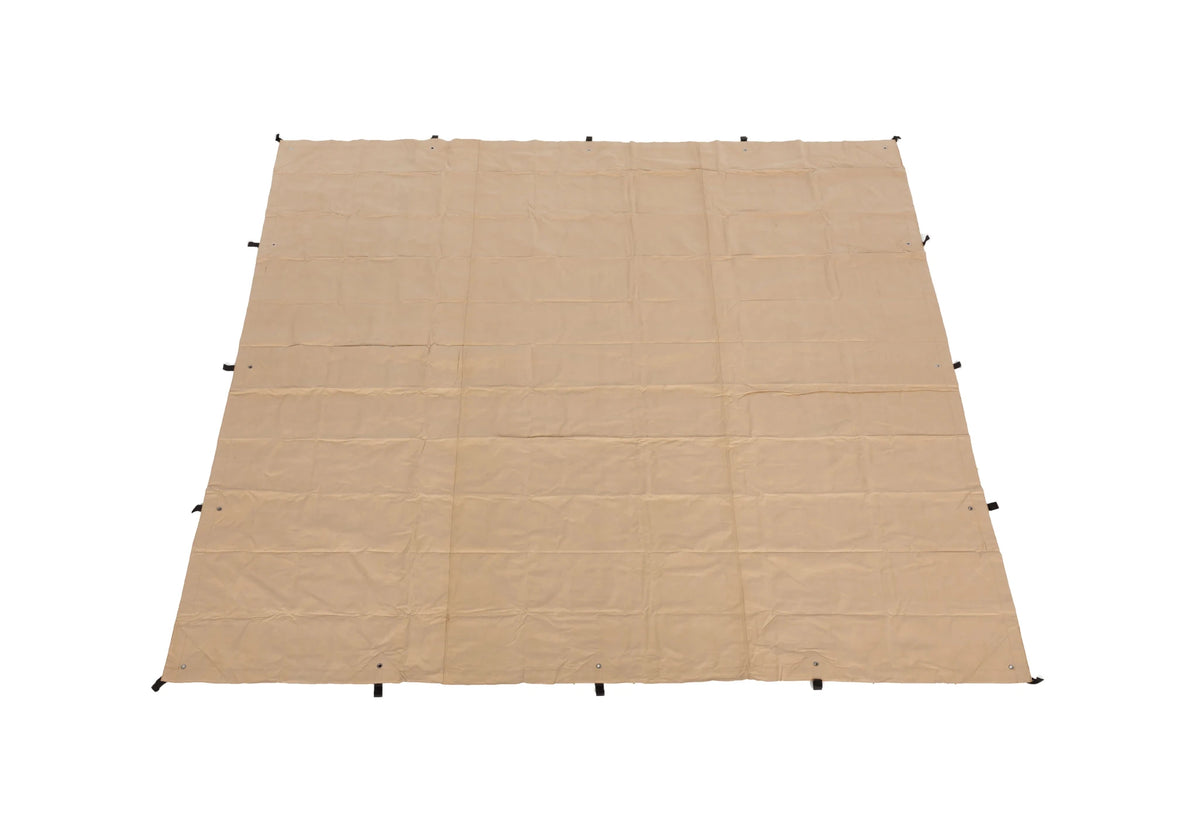 CanvasCamp Heavy Duty Shelter als quadratisches sandfarbenes Tuch, flach ausgelegt, von oben gesehen