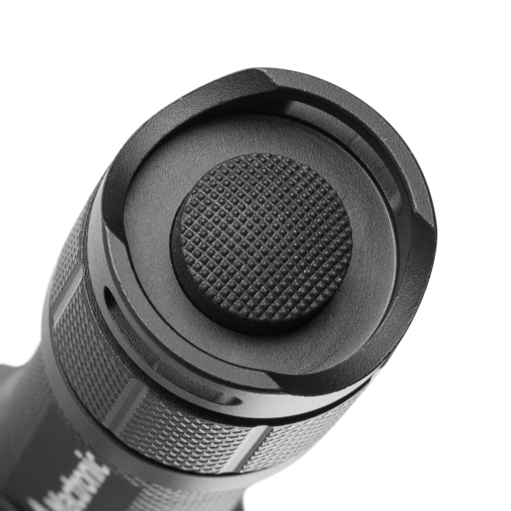 Mactronic Black Eye 1550 Detail des geriffelten Druckknopfs an der Rückseite