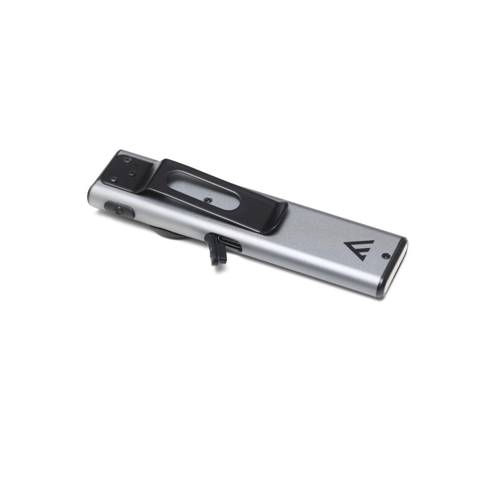 Mactronic Flagger Mini liegend mit dem schwarzen Clip an der Rückseite